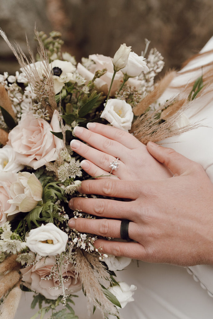 wedding ring photos and wedding bouquet