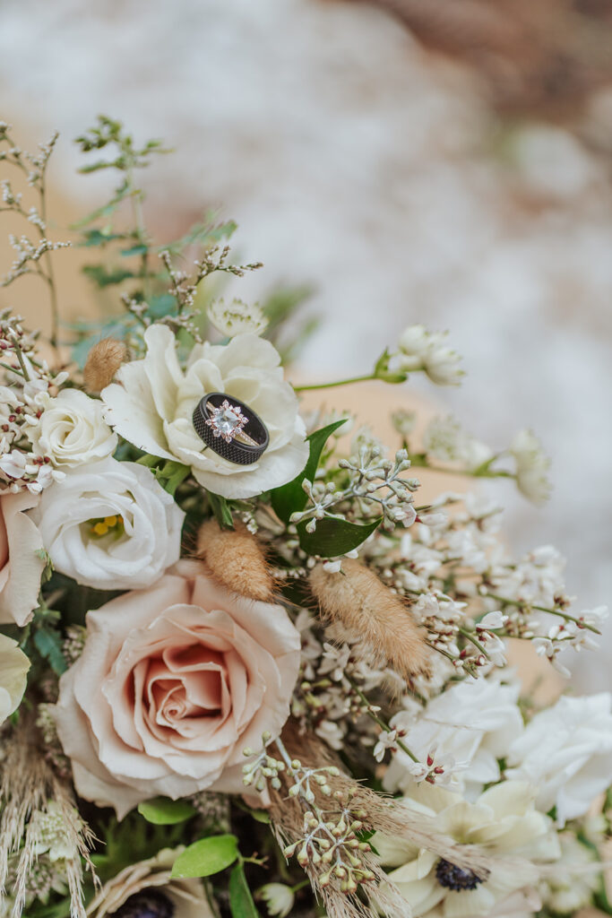 WEDDING BOUQUET WITH RING