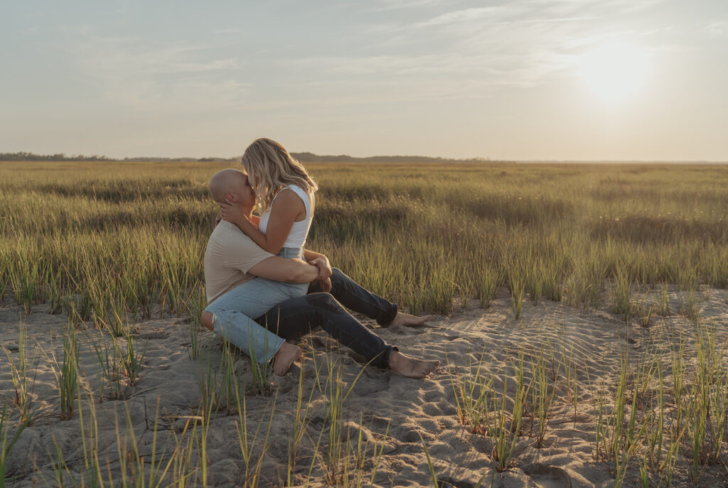 beach couples photoshoot engagement couple kissing