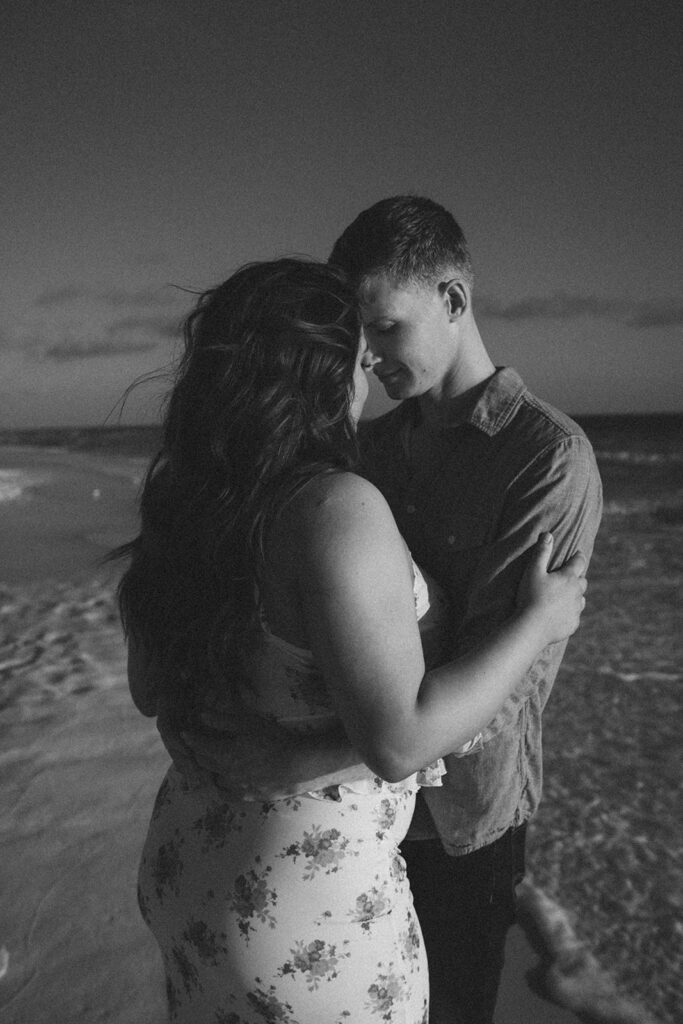 romantic couple photos on the beach in florida