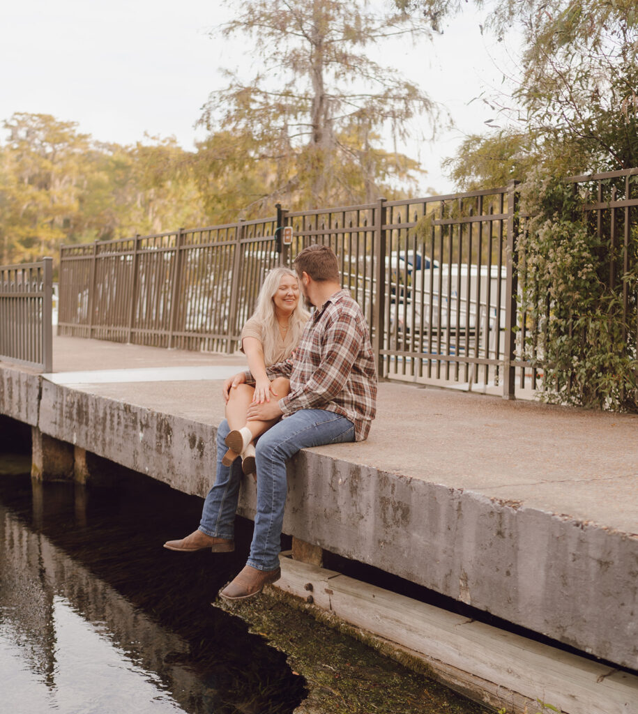 fall engagement photoshoot ideas and poses candid