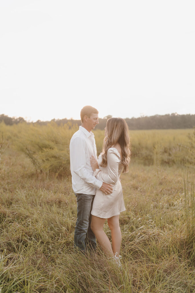 tallahassee engagement photographer couple poses in a field