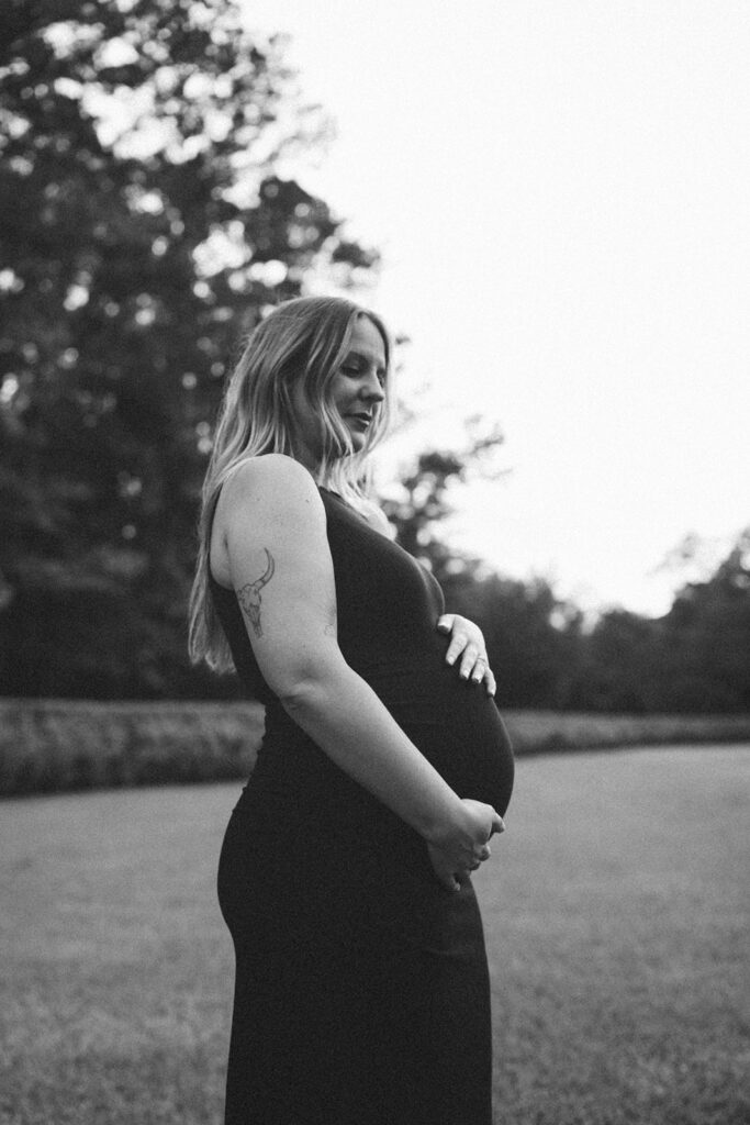 solo maternity pictures outdoors black dress