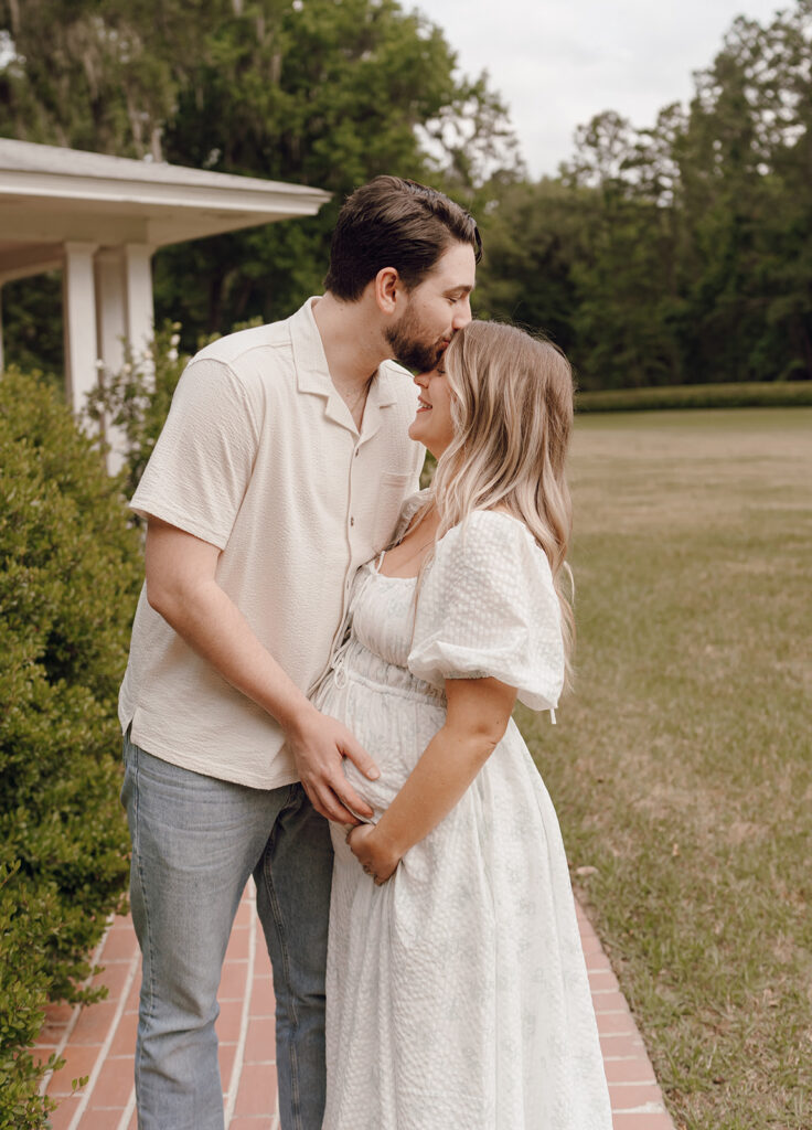 couple forehead kiss pose photoshoot in florida