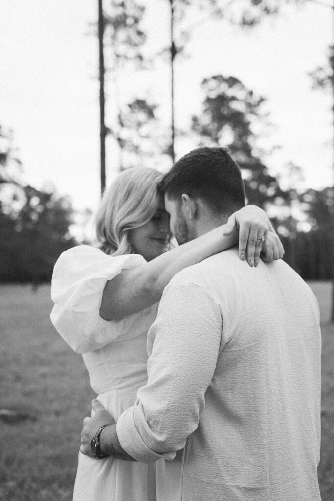 couple hugging black and white engagement photos inspiration