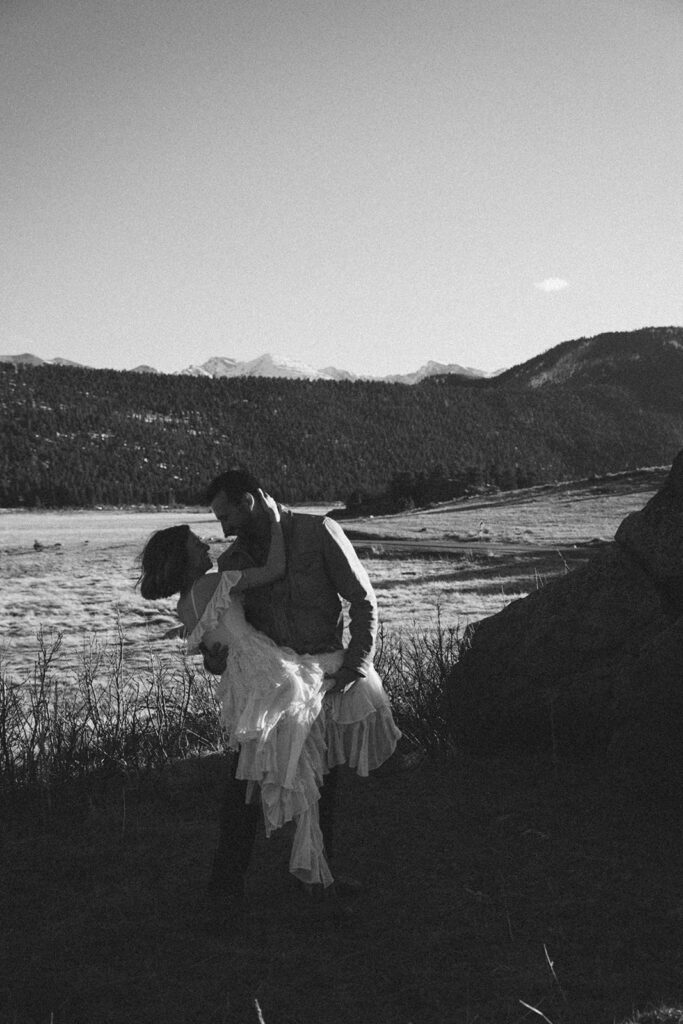 black and white colorado wedding photos outdoors