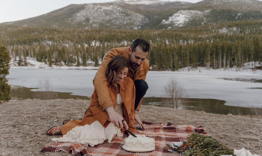 bride and groom having a picnic in the mountains