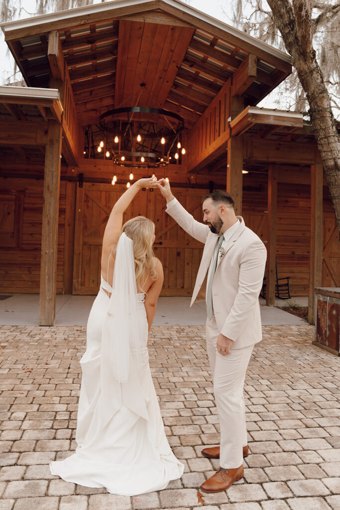 sunset portraits with bride and groom golden hour wedding photos the homestead barn