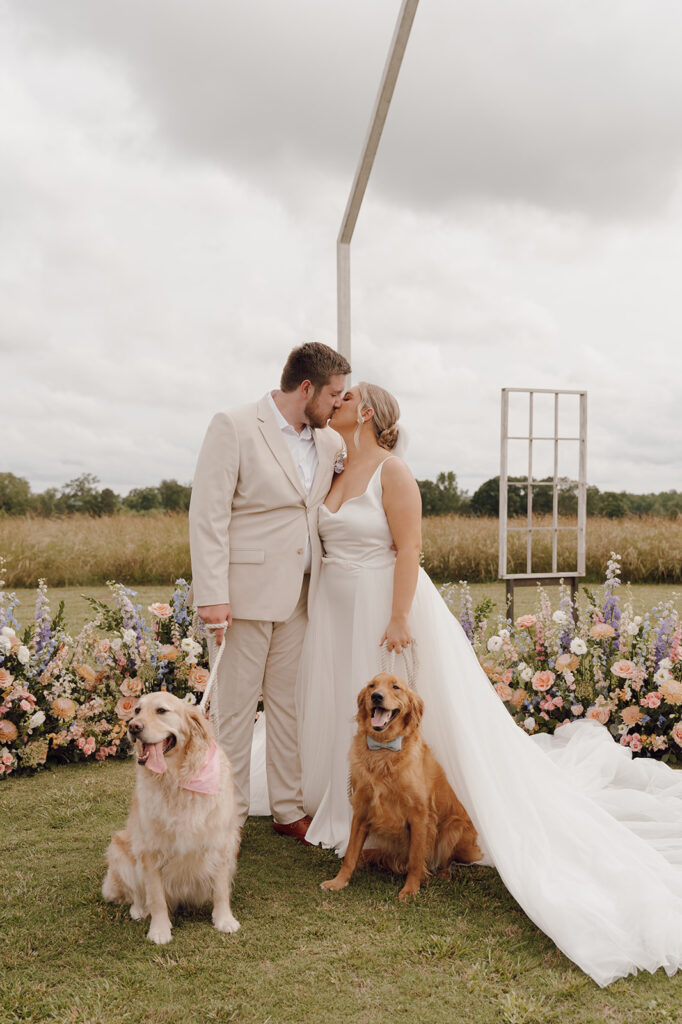 bride and groom kissing wild daisy farm portraits spring wedding flowers