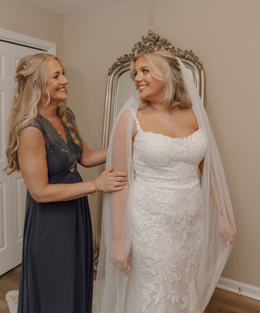 bridal getting ready photos at mount pleasant lodge