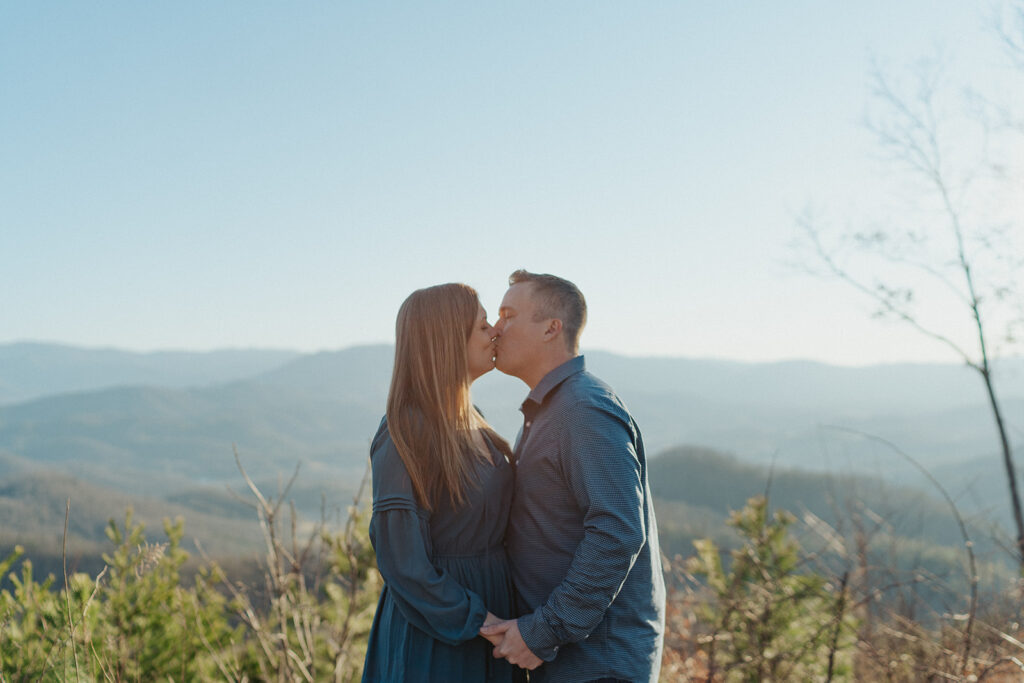 golden hour couple photos in the mountains