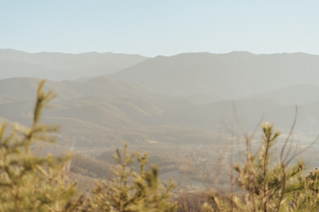 golden hour couple photos in the mountains