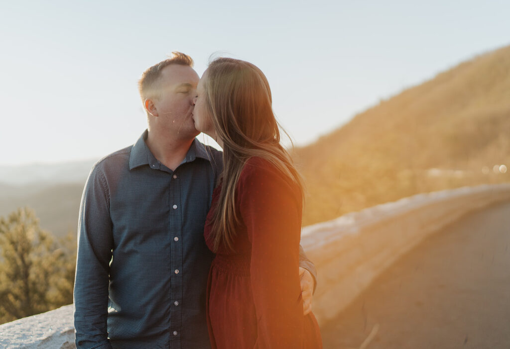 romantic golden hour couple photos in tennessee