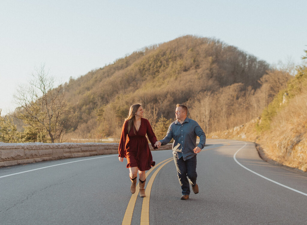romantic golden hour couple photos in tennessee