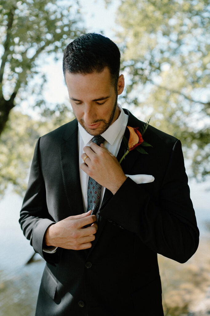 groom portraits outdoors in tennessee