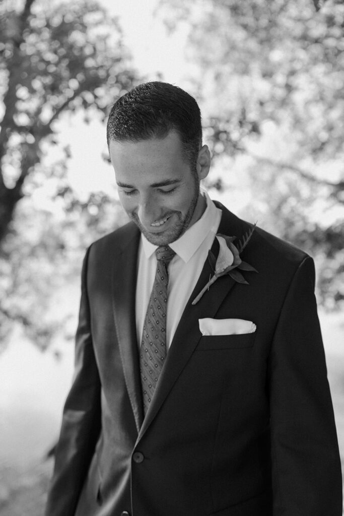 groom portraits outdoors in tennessee