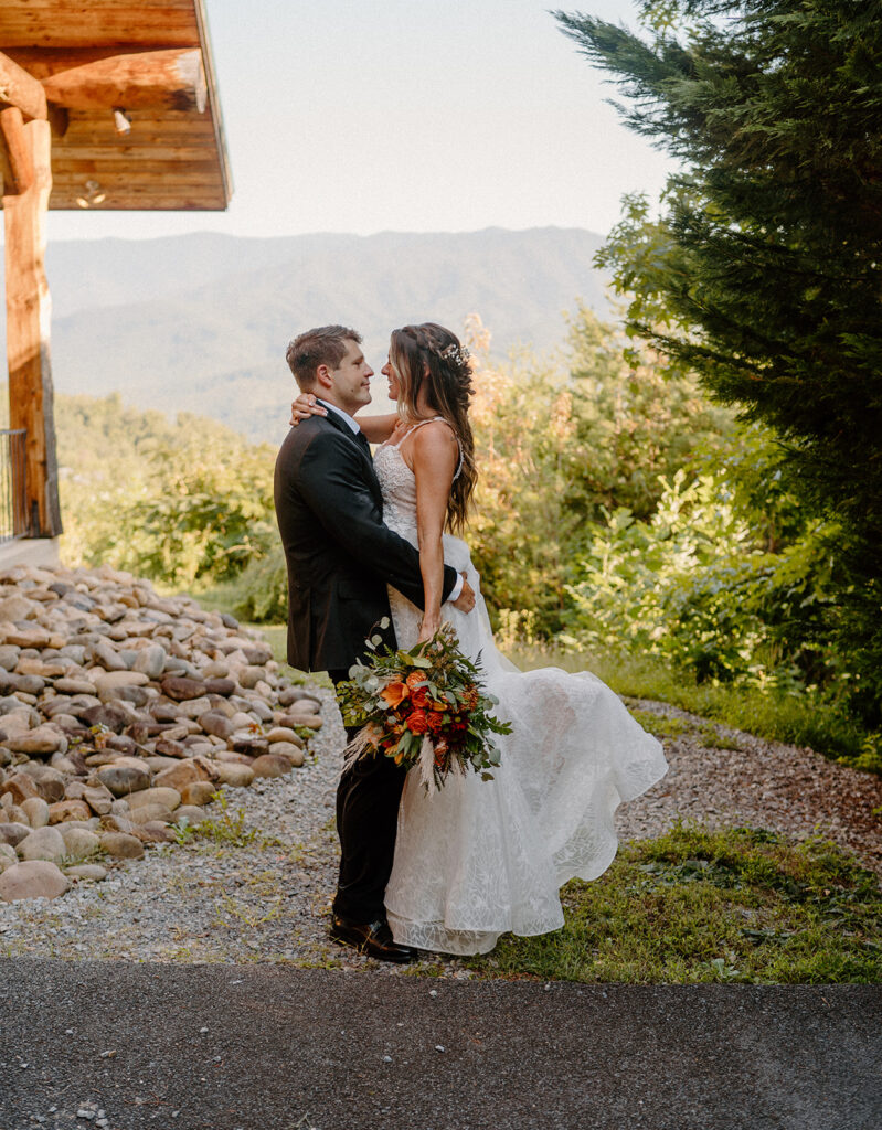 Intimate Mountaintop Wedding in Gatlinburg TN Surrounded by Loved Ones