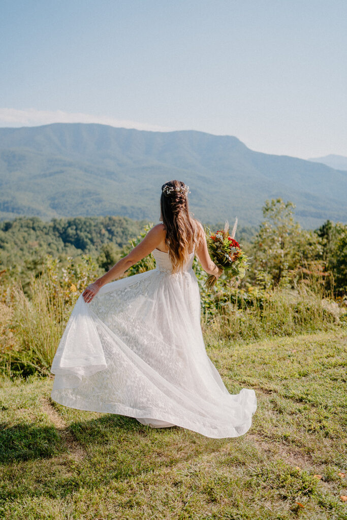 Tennessee wedding photographer captures mountaintop wedding photos in Gatlinburg