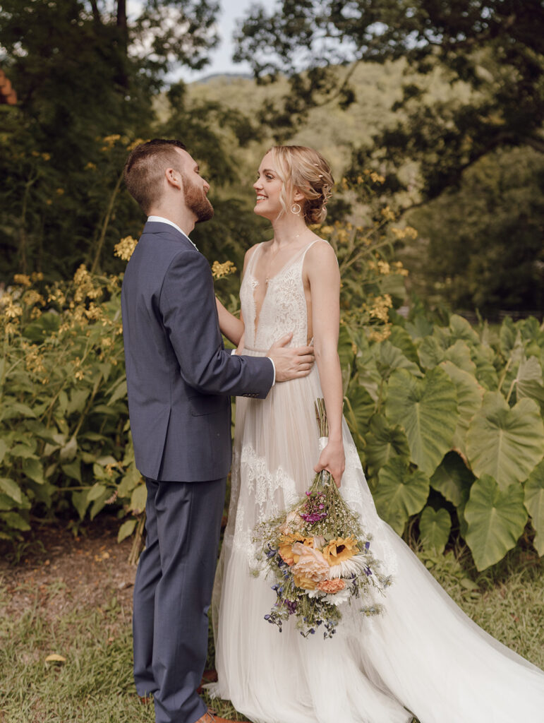 bride and groom wedding photos in the asheville mountains