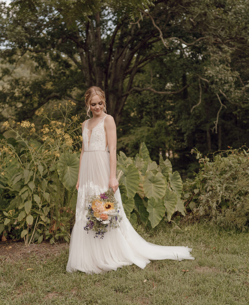 bride and groom wedding photos in the asheville mountains