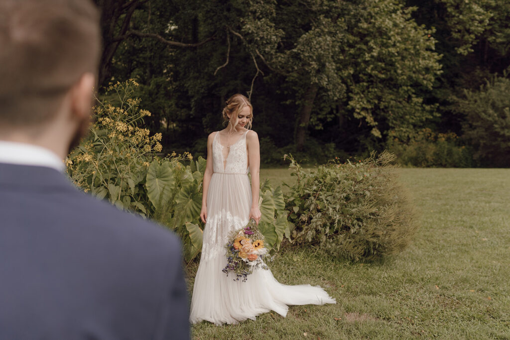 documentary style wedding photos with bride and groom outdoors
