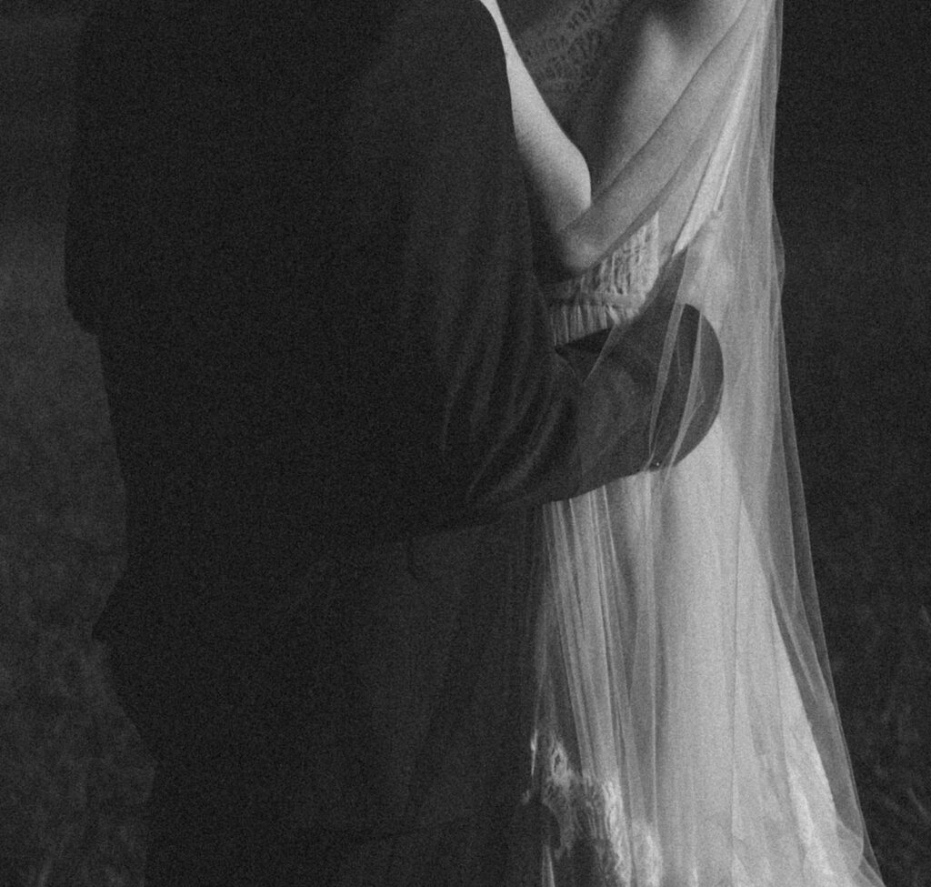golden hour wedding portraits with bride and groom at the fields of blackberry cove