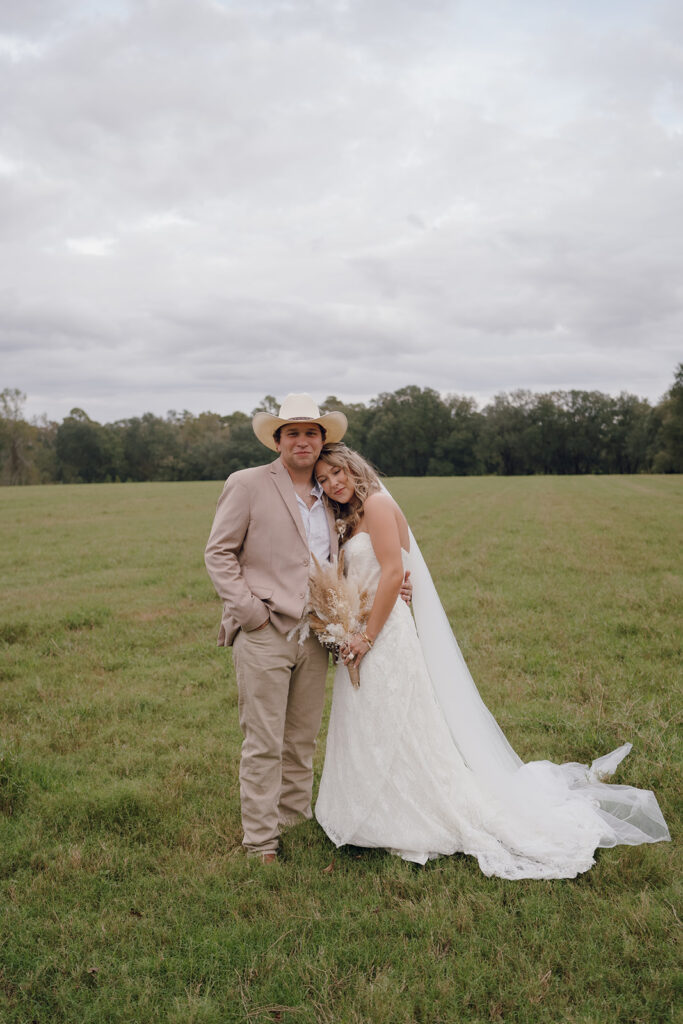 Field Wedding Inspiration From a Knoxville Wedding Photographer