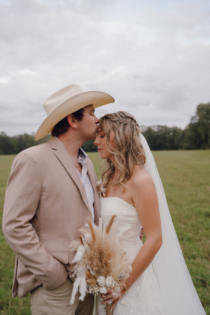 Field Wedding Inspiration From a Knoxville Wedding Photographer