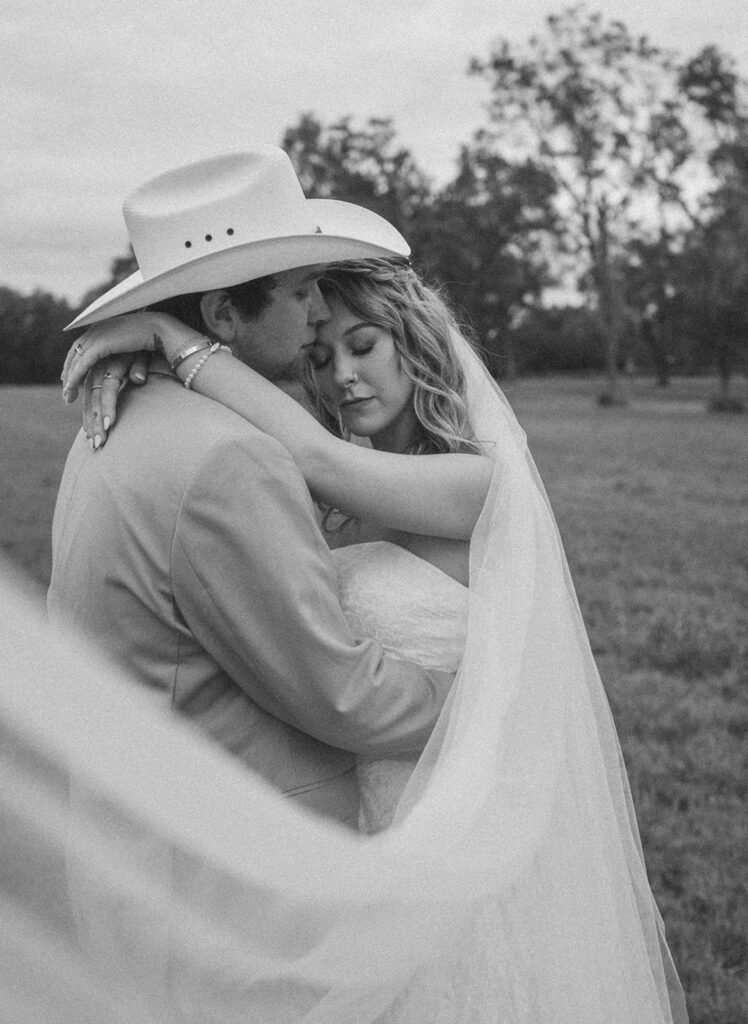 Field Wedding Inspiration From a Knoxville Wedding Photographer