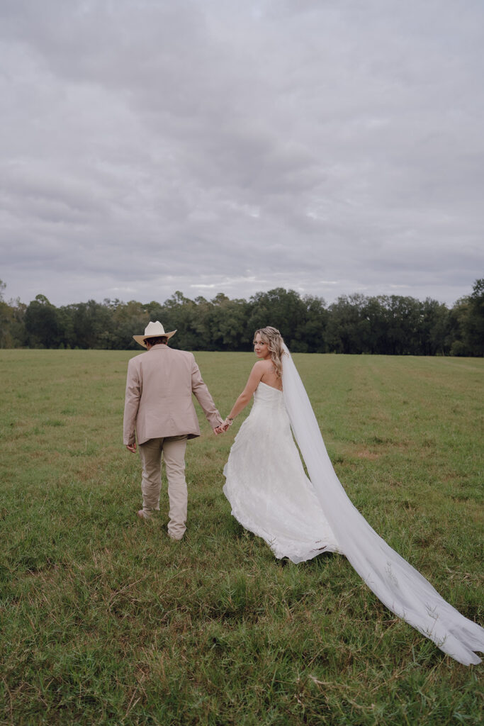 Field Wedding Inspiration From a Knoxville Wedding Photographer