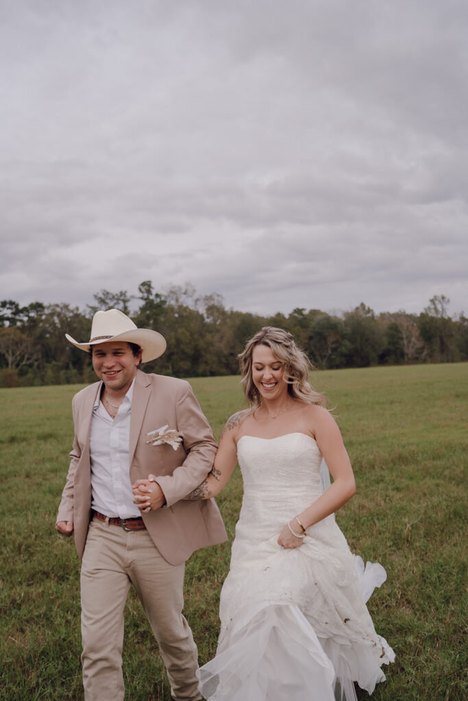 Field Wedding Inspiration From a Knoxville Wedding Photographer