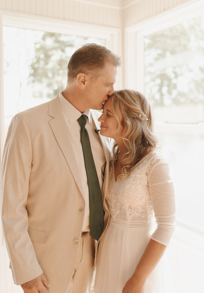 Knoxville TN Wedding Inspiration for Couples Who Want Something Simple & Meaningful
