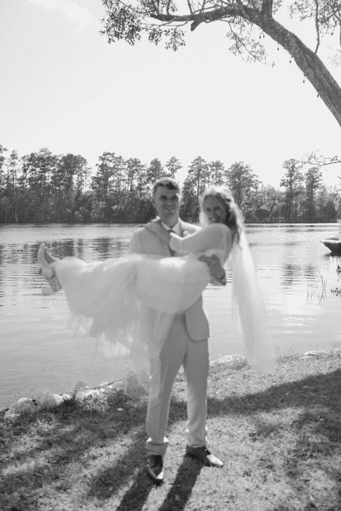 timeless and romantic bride and groom photos in knoxville tn
