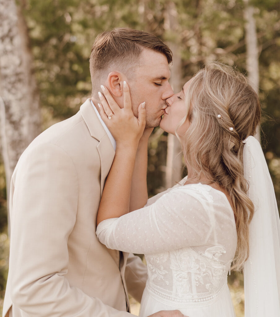 documentary style wedding photos in knoxville tn
