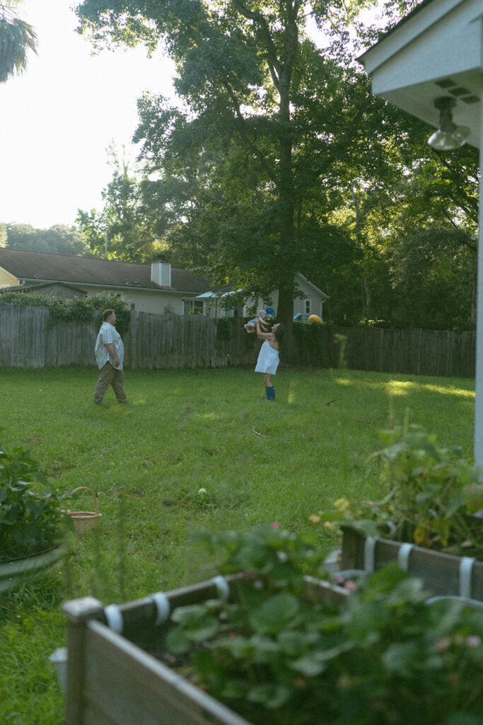 candid family pictures at home in the backyard
