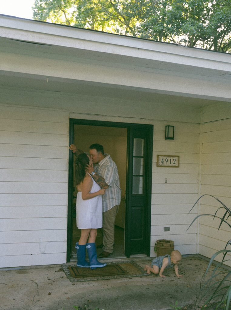 Outdoor Family Pictures that Capture the Magic in the Ordinary