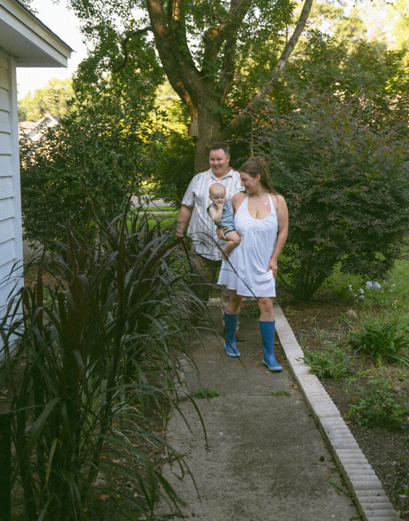 outdoor family pictures with mom and dad and baby