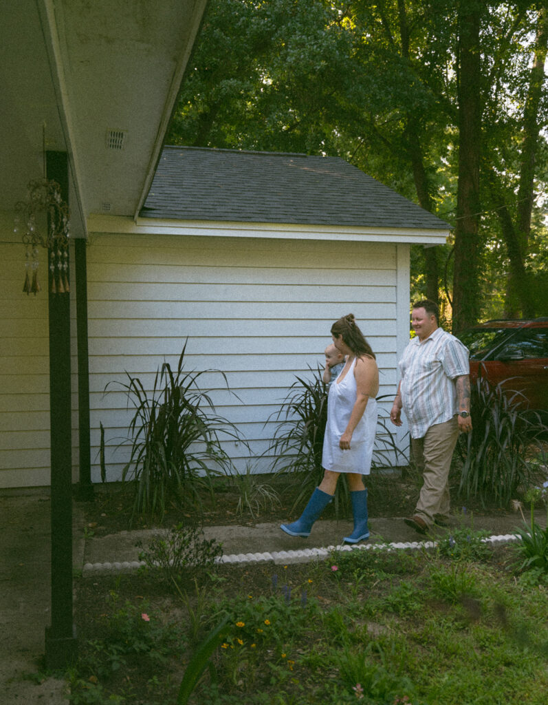 outdoor family pictures with mom and dad and baby