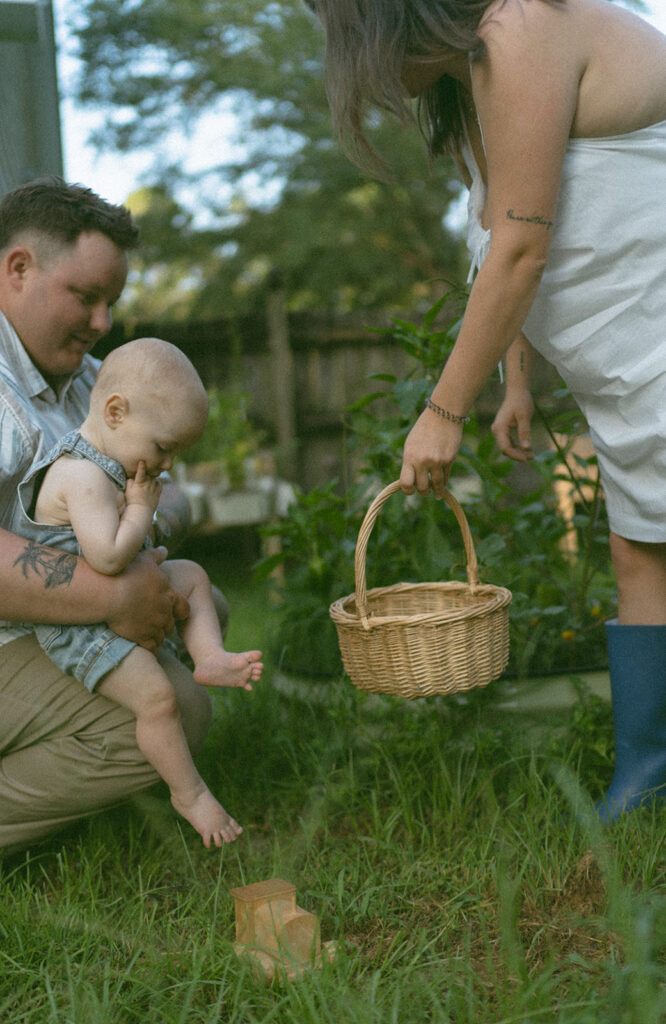 Outdoor Family Pictures that Capture the Magic in the Ordinary