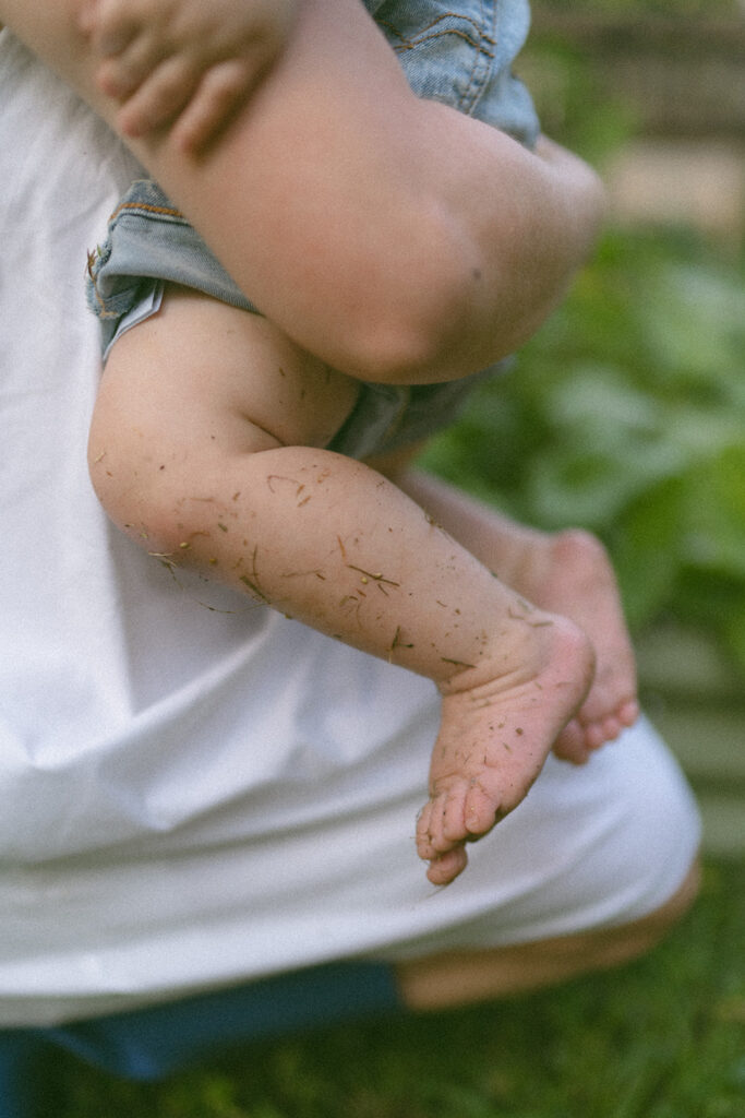 Outdoor Family Pictures that Capture the Magic in the Ordinary
