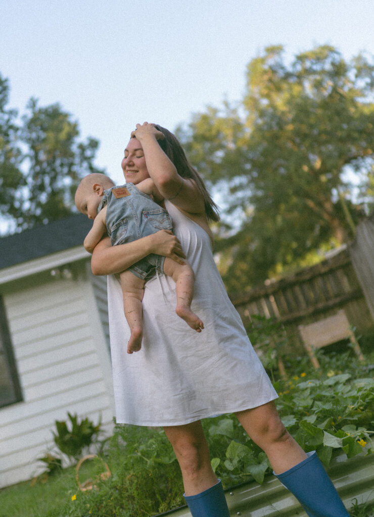 Outdoor Family Pictures that Capture the Magic in the Ordinary
