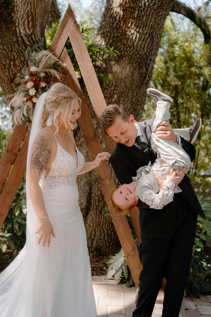 candid and cinematic wedding photos in eustis florida