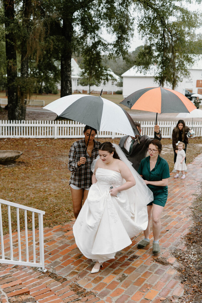 first look wedding photos at an outdoor florida wedding venue