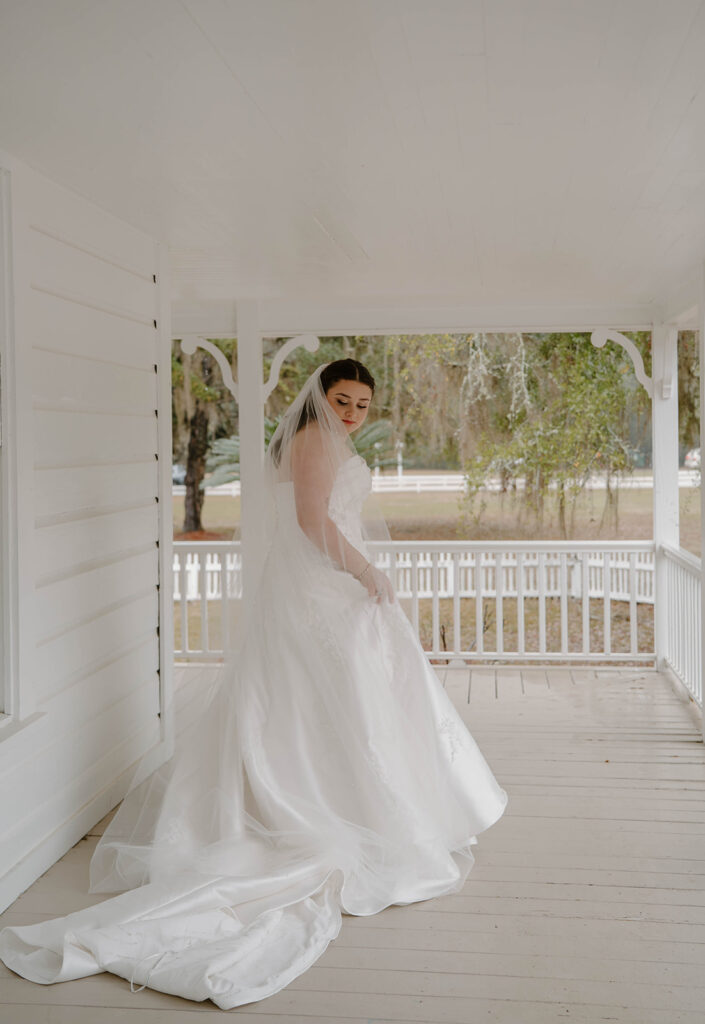 first look wedding photos at an outdoor florida wedding venue