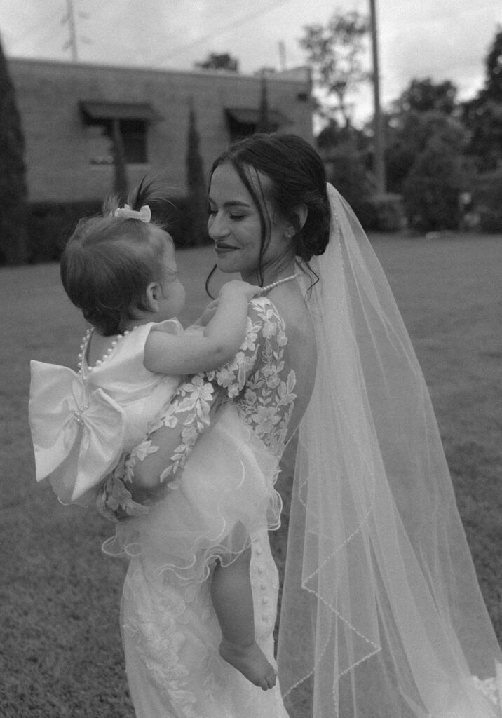 bride and groom wedding photos outdoors in thomasville georgia