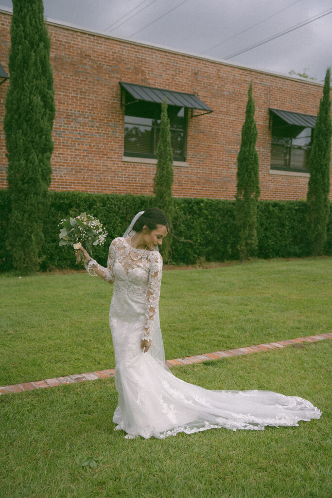 bride and groom wedding photos outdoors in thomasville georgia