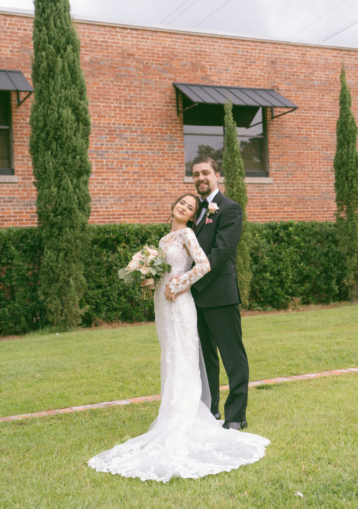 bride and groom wedding photos outdoors in thomasville georgia