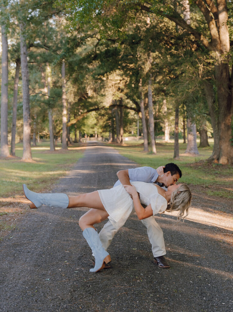 dip kiss pose in walkway surrounded by treed